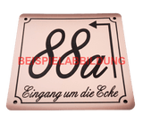 Personalisierbares Hausnummernschild mit Richtungspfeil – Lasergravur & Korrekturabzug inklusive HAN008