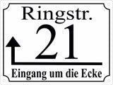 Hausnummernschild Eingang um die Ecke mit Pfeil und Straße (viele Varianten)