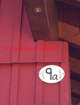 Personalisierbares ovales Hausnummernschild mit Lorbeerzweigen – Lasergravur & Korrekturabzug inklusive HAN004