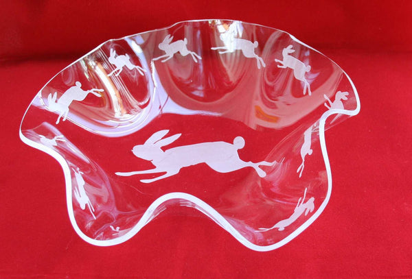Handgeformte Acrylglas-Schale mit Hasenmotiv